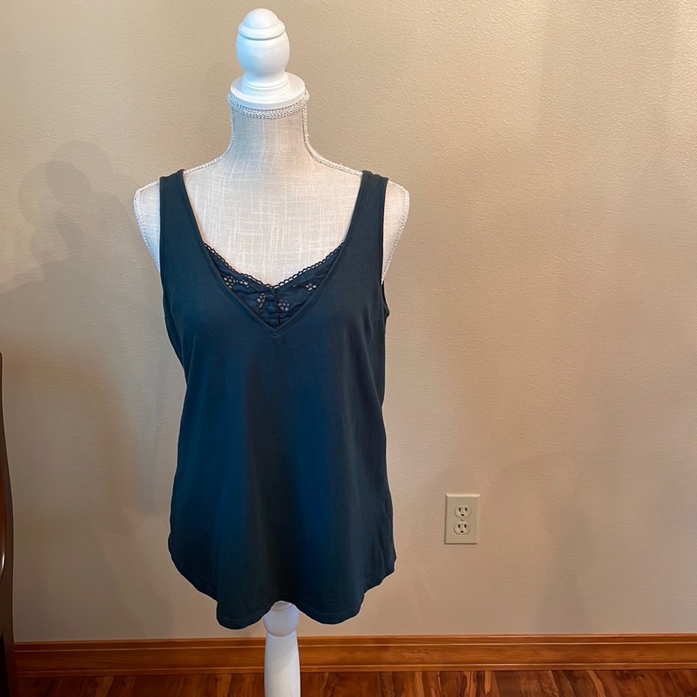 24/7 Maurices Sleeveless V-Neck Button Lace Trim Top, size medium, forest green